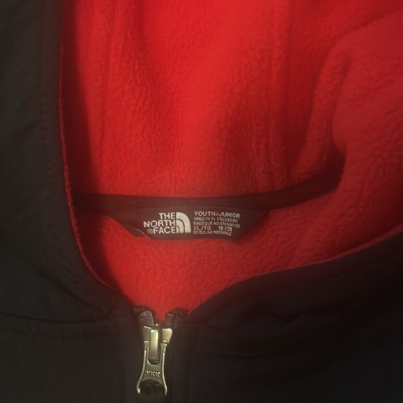 Youth North FaceDenali  fleece with hood. Great used condition. Ships fast! - Picture 2 of 3